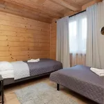 Rodzinny Dom Z Ogrodem I Parkingiem Z 3 Sypialniami By Noclegi Renters * New Translation